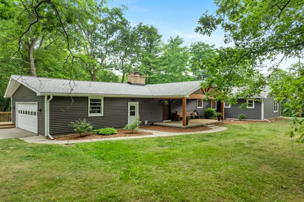 $599,000 | 1059 Cumberland Avenue Southeast, Lowell, MI 49331
