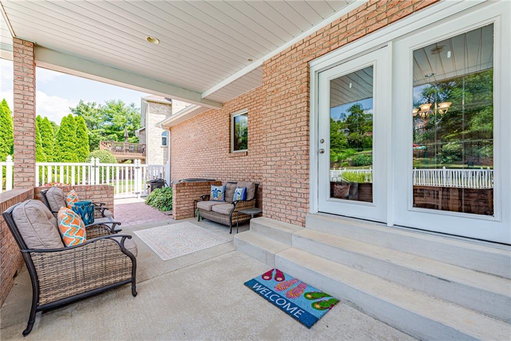 612 Rembrandt Circle Irwin, PA 15642 - Photo 30 of 32 a balcony with furniture and a potted plant