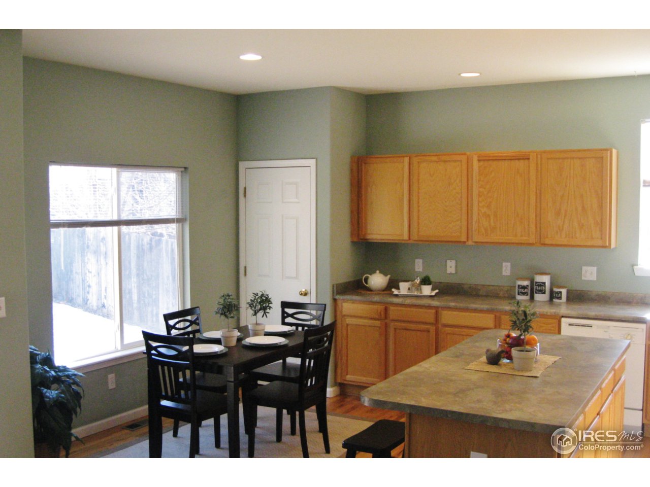 Kitchen Island & Nook