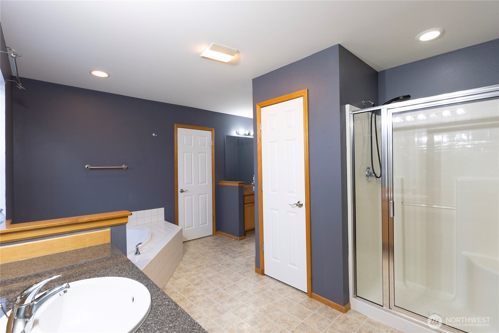 1877 Emerald Way Lynden, WA 98264 - Photo 21 of 33 a bathroom with a toilet a sink and shower