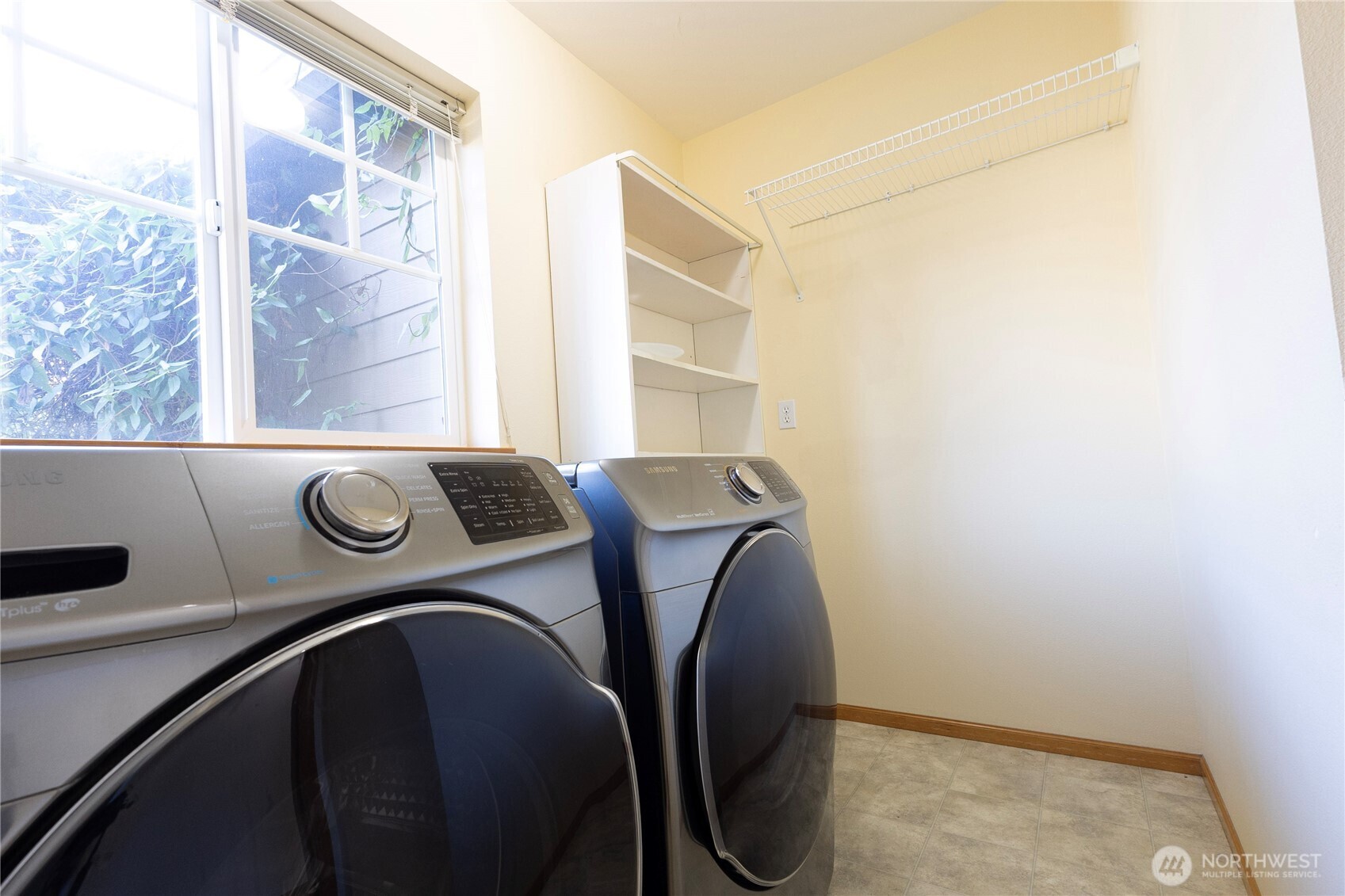 1877 Emerald Way Lynden, WA 98264 - Photo 28 of 33 a utility room with dryer and washer