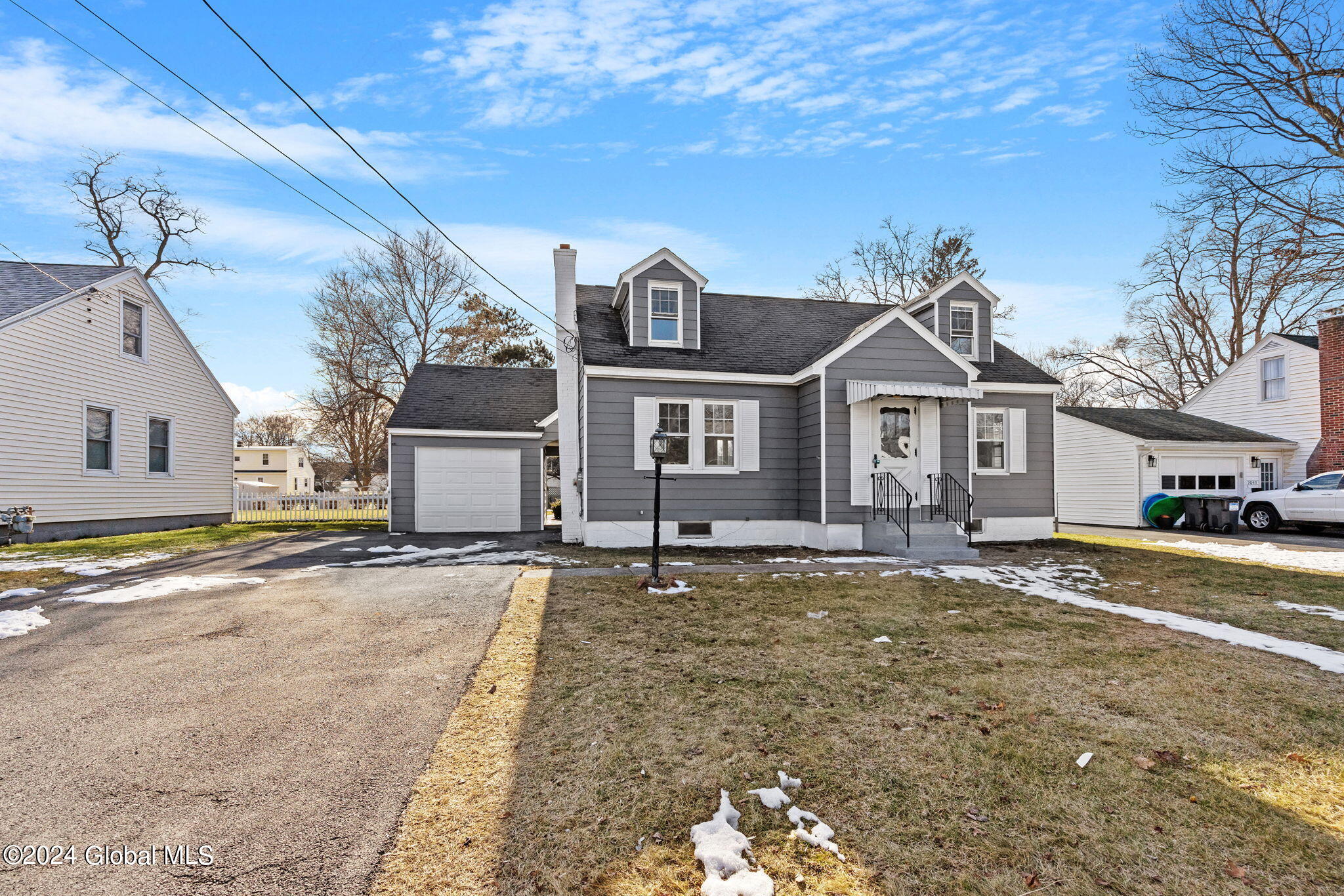 1-web-or-mls-2049-caldicott-rd