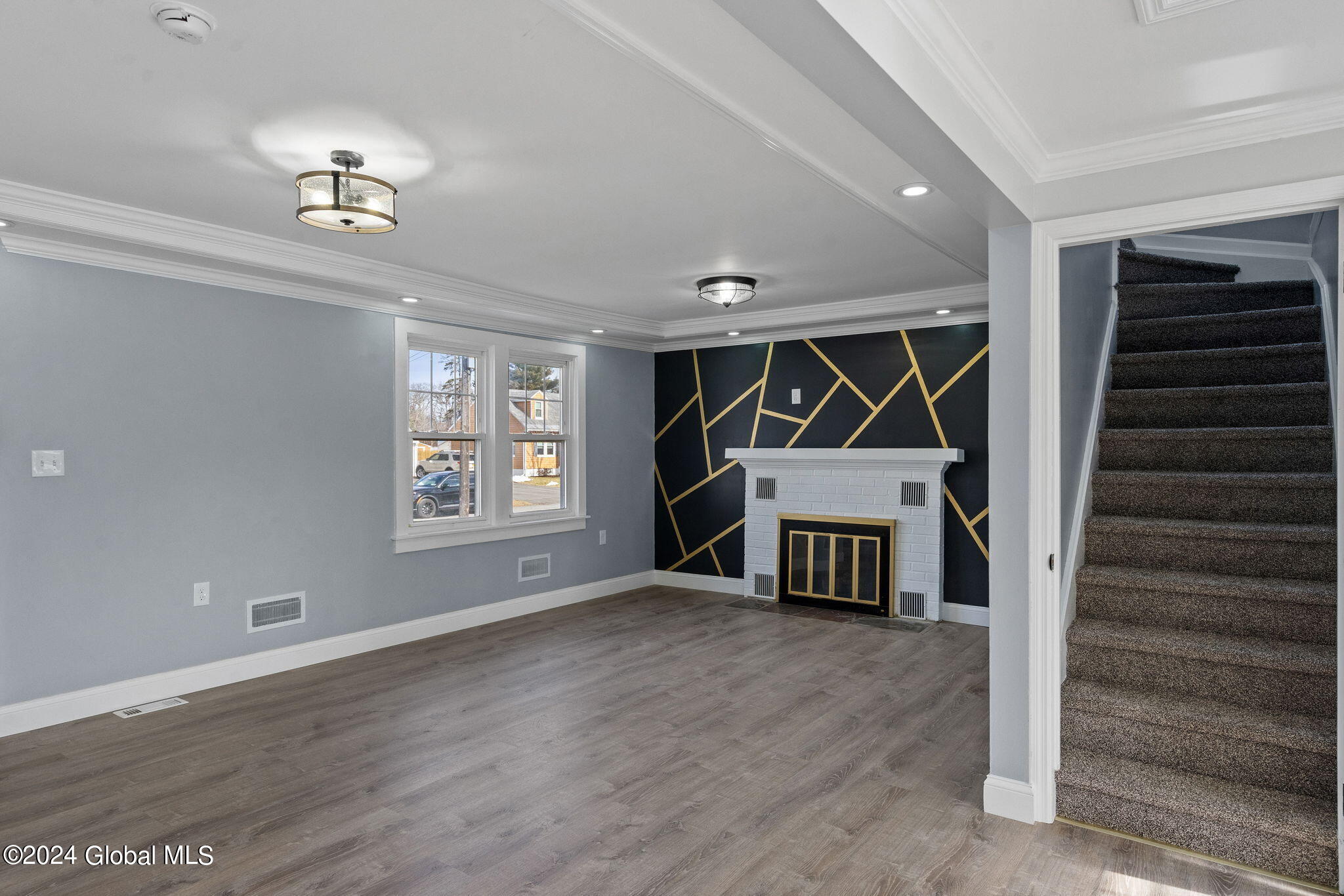 4-web-or-mls-2049-caldicott-rd