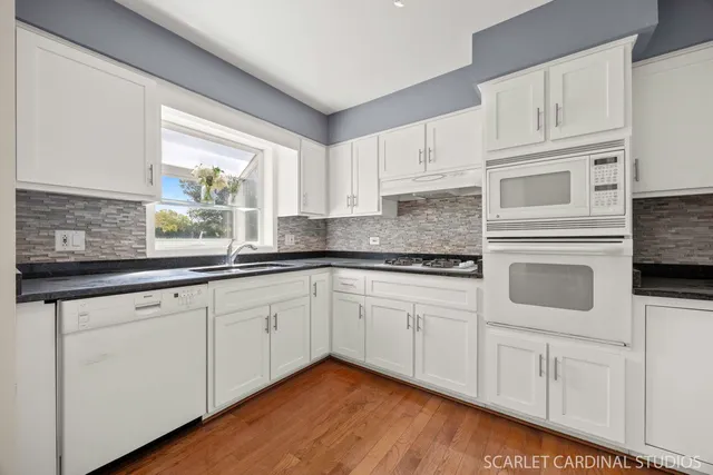 $515,000 | 2474 Wendover Drive, Naperville, IL 60565