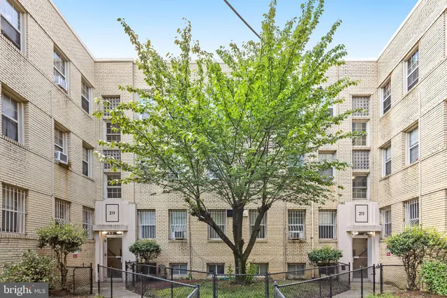 $1,115 | 215 Oakwood Street Southeast, Unit 301, Washington, DC 20032