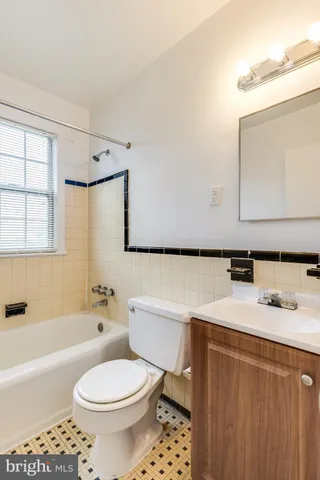 $1,115 | 215 Oakwood Street Southeast, Unit 301, Washington, DC 20032
