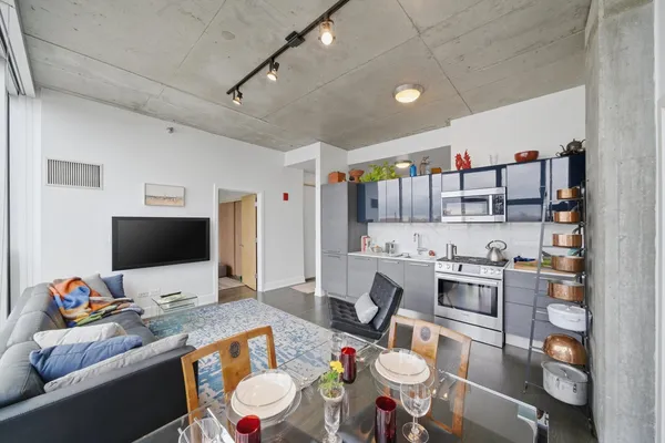 $400,000 | 1720 South Michigan Avenue, Unit 809, Chicago, IL 60616