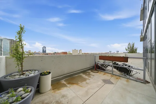 $400,000 | 1720 South Michigan Avenue, Unit 809, Chicago, IL 60616