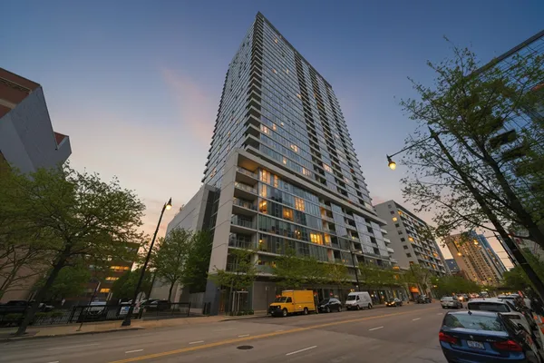 $400,000 | 1720 South Michigan Avenue, Unit 809, Chicago, IL 60616