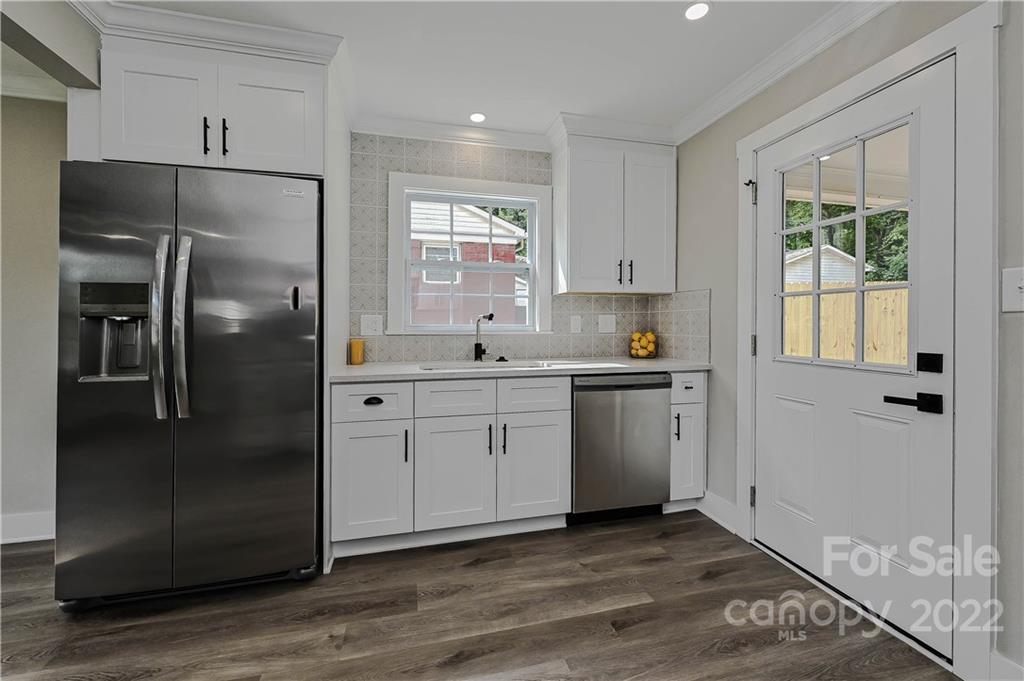 3947 Tillman Road Charlotte, NC 28208 - Photo 3 of 24 Gallery Image 3