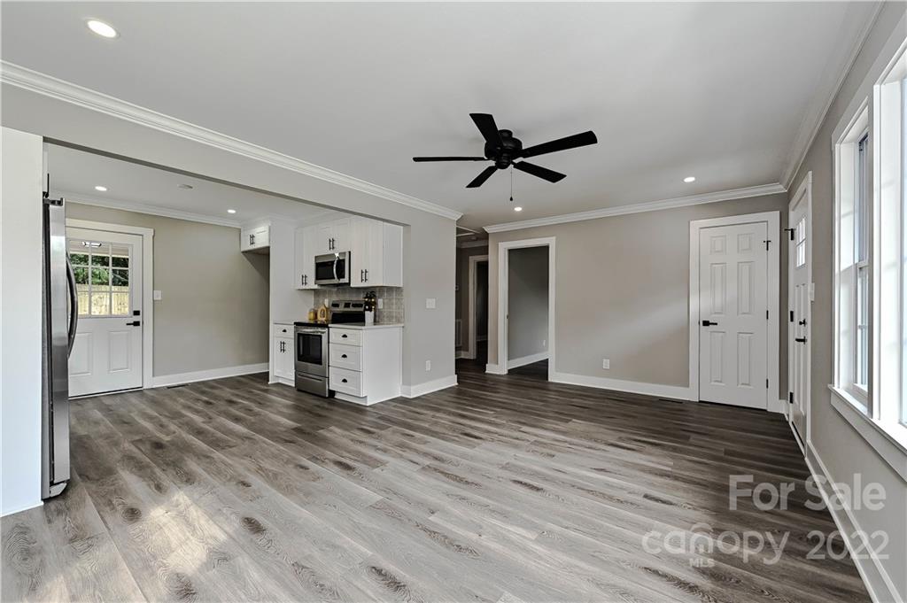 3947 Tillman Road Charlotte, NC 28208 - Photo 9 of 24 Gallery Image 9