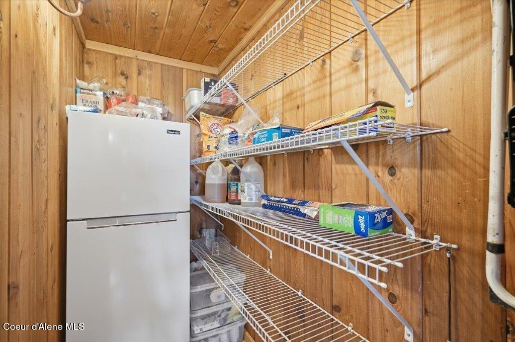 34129 Scenic Bay Road Bayview, ID 83803 - Photo 32 of 72 26-Pantry