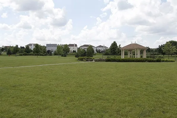 $3,200 | 3604 Neubauer Circle, Lindenhurst, IL 60046