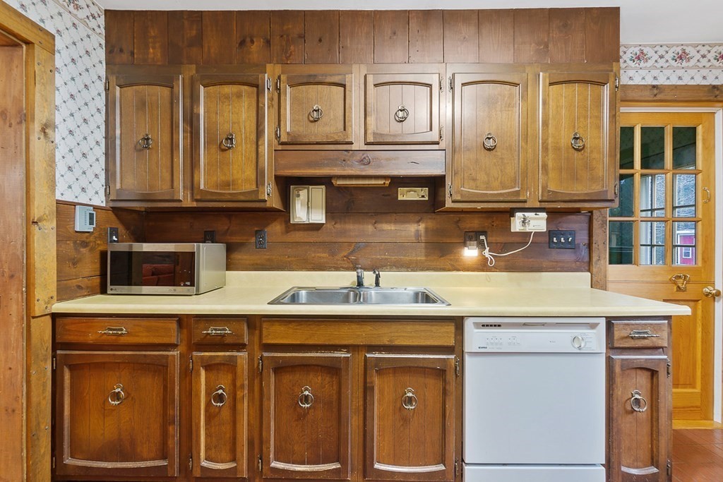 59 Old Common Road Lancaster, MA 01523 - Photo 11 of 37