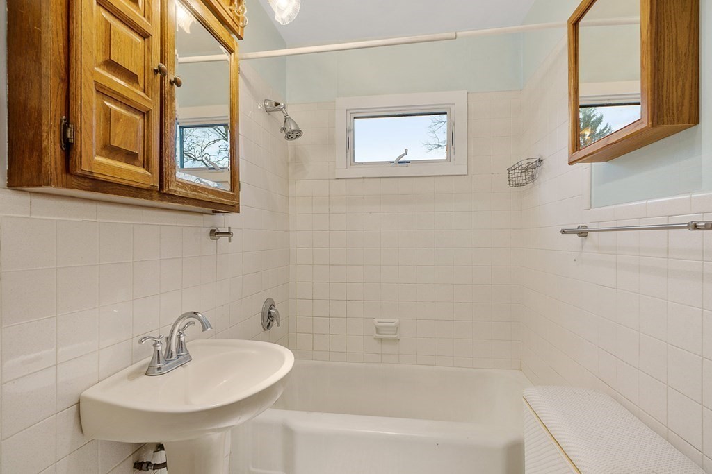 59 Old Common Road Lancaster, MA 01523 - Photo 17 of 37