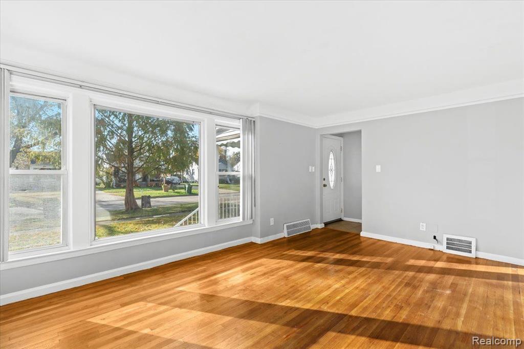 13738 Rosedale Street Southgate, MI 48195 - Photo 12 of 28 Gallery Image 12