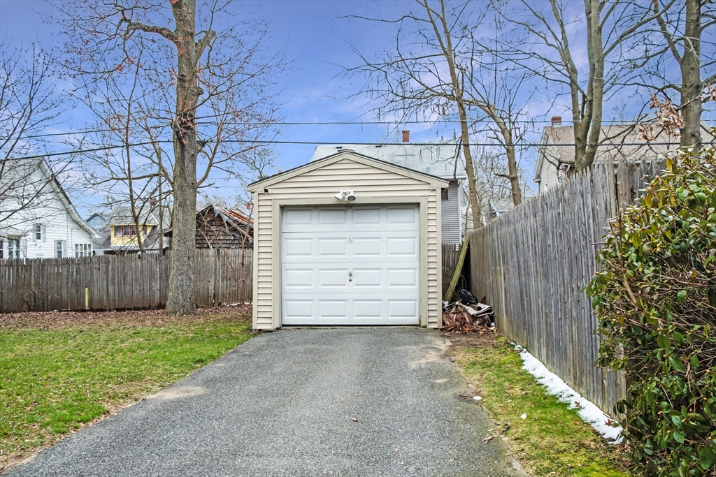 39 Meredith Street Springfield, MA 01108 - Photo 33 of 36 a front view of a house with a yard