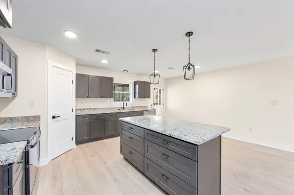 $299,900 | 99 Elmwood Cove, Jackson, TN 38305