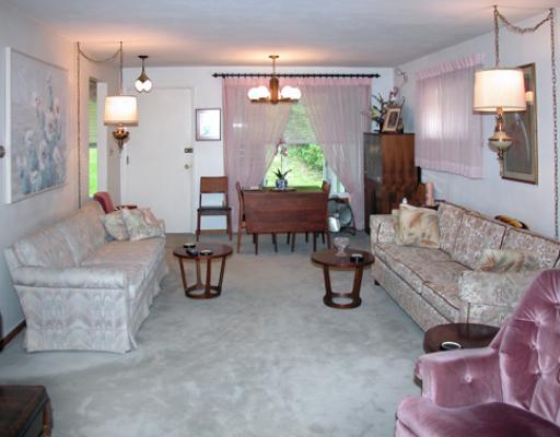 447 Lindsay Road Carnegie, PA 15106 - Photo 3 of 8 Living Room.