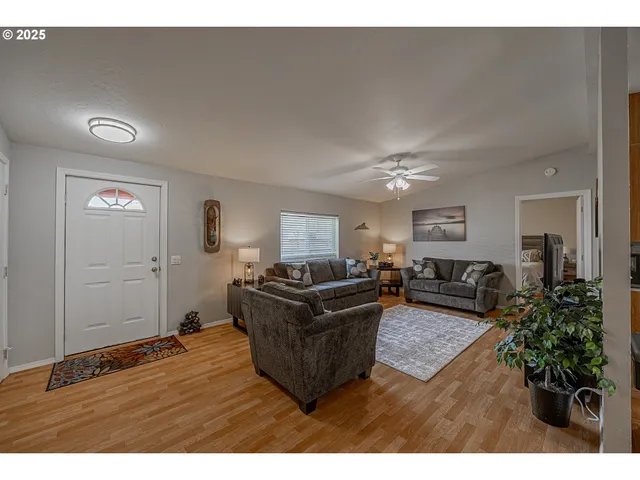 $399,000 | 150 North 11th Street, Lakeside, OR 97449