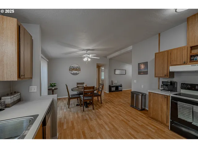 $399,000 | 150 North 11th Street, Lakeside, OR 97449