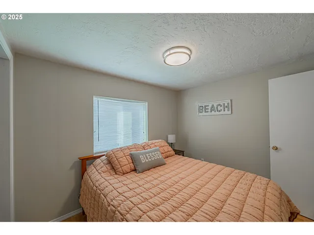 $399,000 | 150 North 11th Street, Lakeside, OR 97449