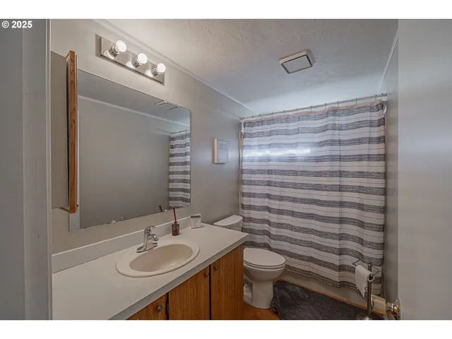 $399,000 | 150 North 11th Street, Lakeside, OR 97449