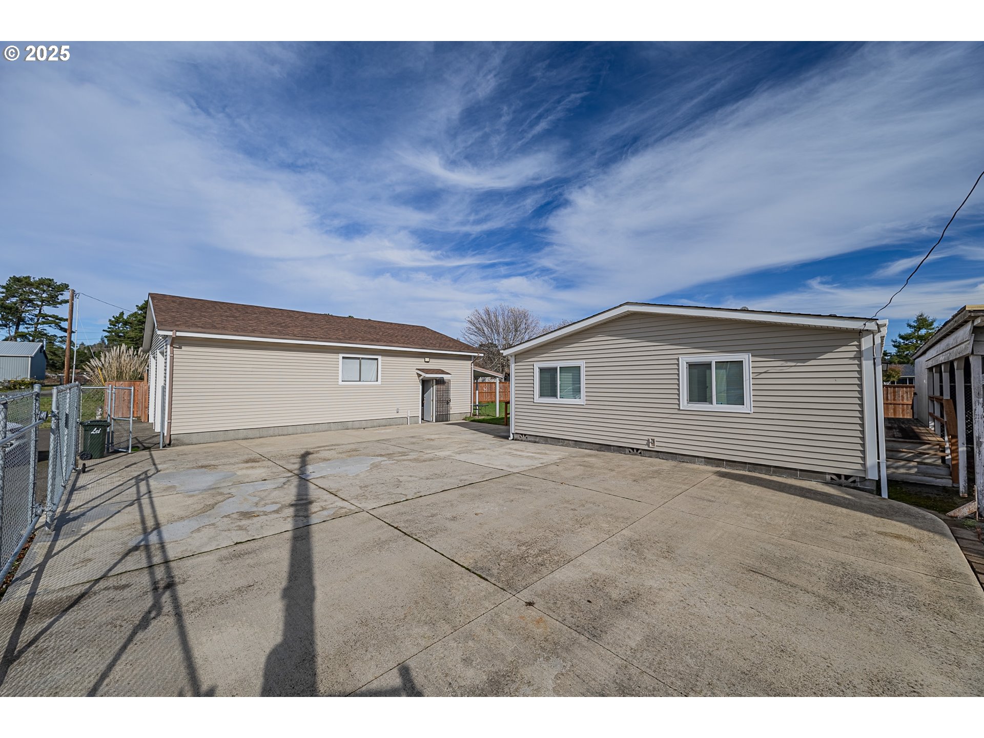 150 North 11th Street Lakeside, OR 97449 - Photo 3 of 37