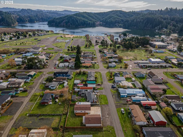 $399,000 | 150 North 11th Street, Lakeside, OR 97449