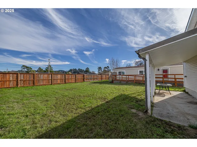 $399,000 | 150 North 11th Street, Lakeside, OR 97449