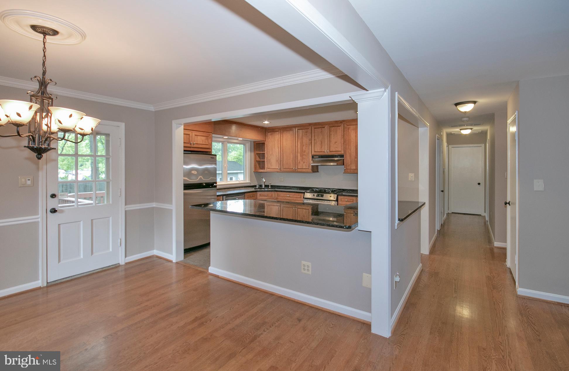 1704 Old Stage Road Alexandria, VA 22308 - Photo 8 of 34 Breakfast Bar between Dining Room and Kitchen