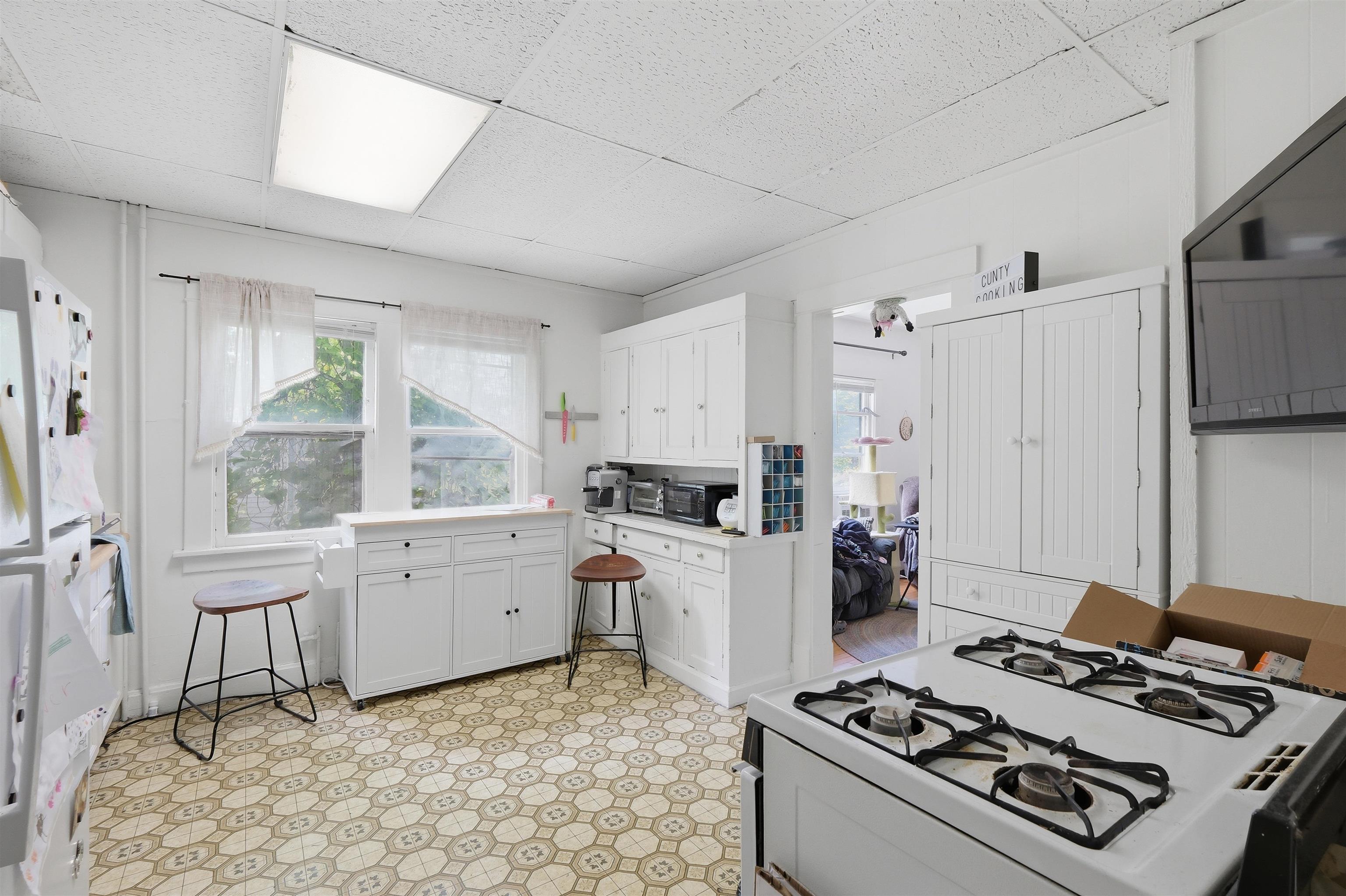 2069 Winnebago Street Madison, WI 53704 - Photo 7 of 24