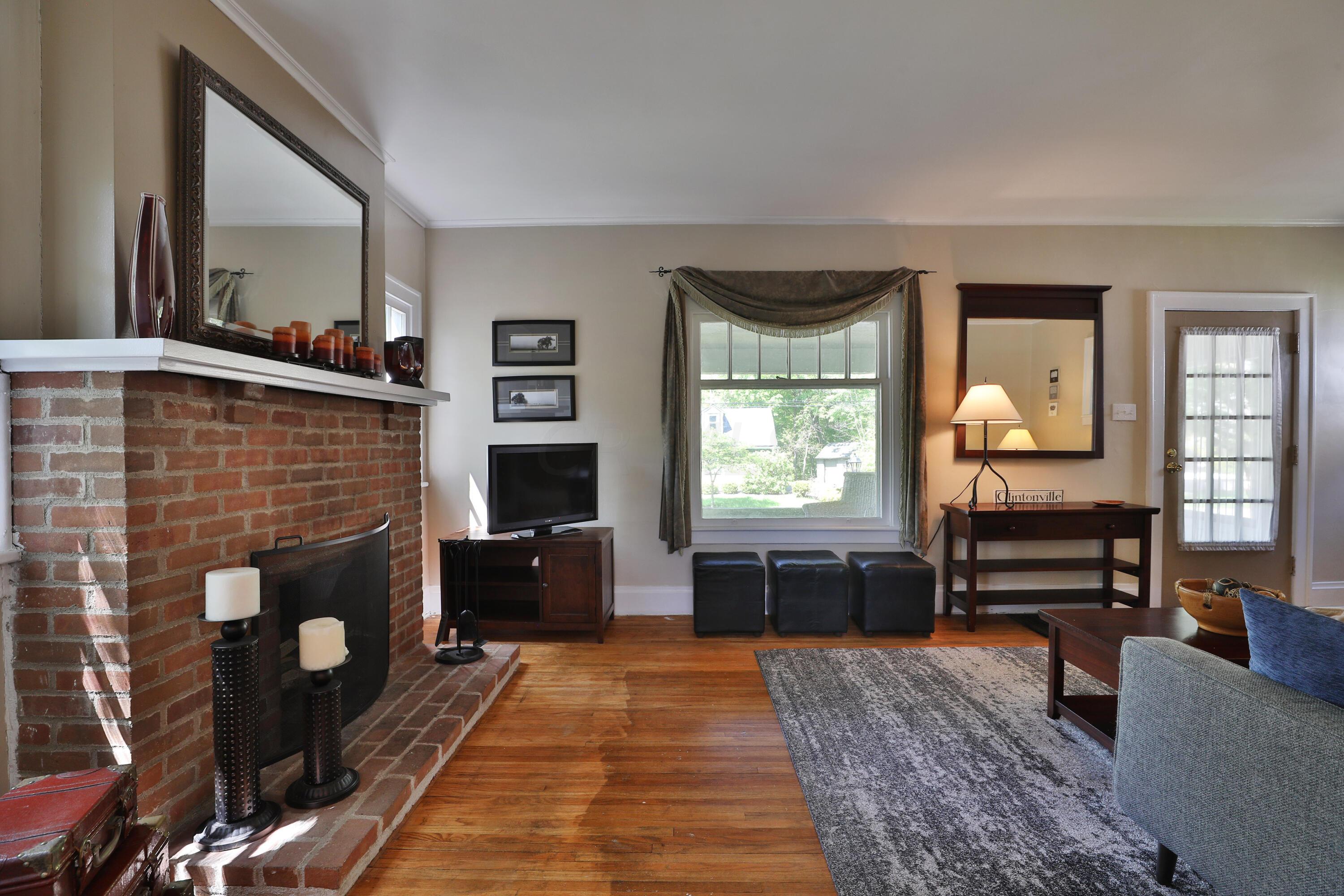 185 East Weber Road Columbus, OH 43202 - Photo 12 of 50 Living Room