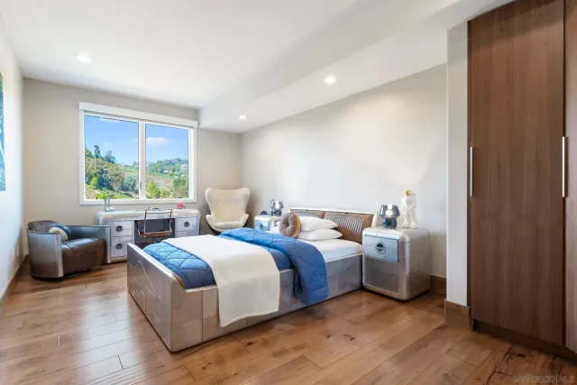 $5,295,000 | 6617 Muirlands Drive, La Jolla, CA 92037