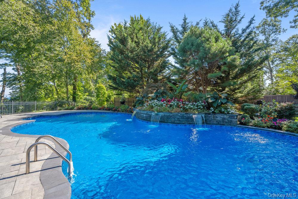 5 Coon Hollow Road Lloyd Harbor, NY 11743 - Photo 37 of 43 a view of a basket ball ground