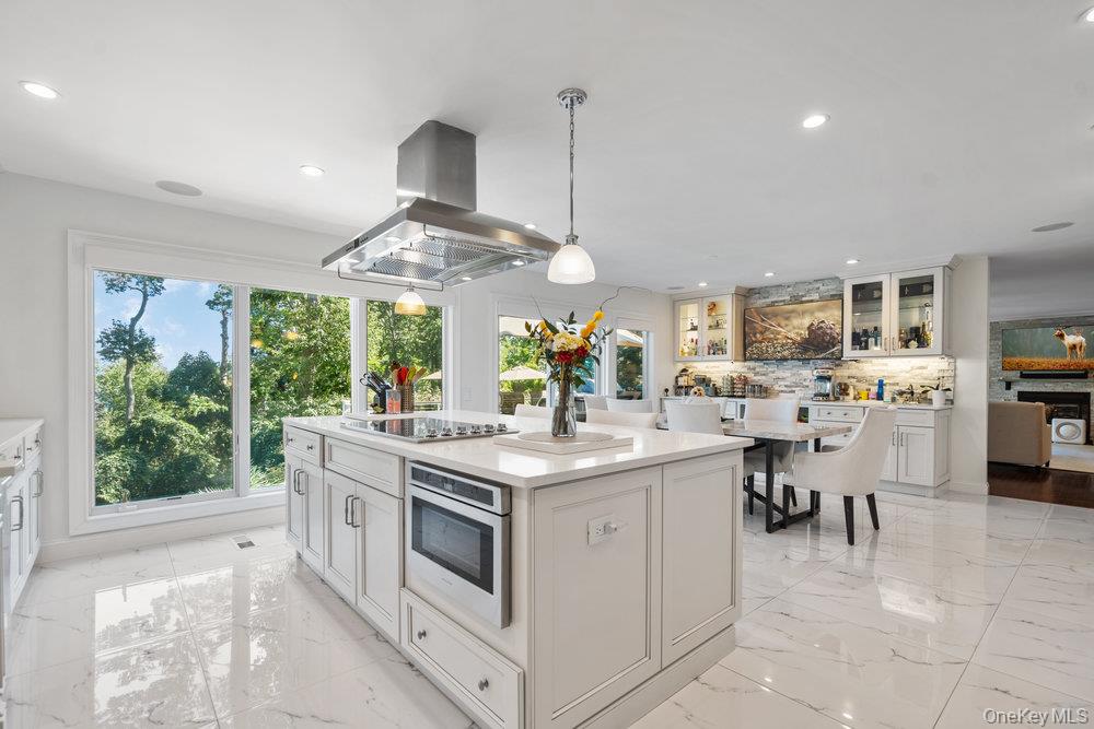 5 Coon Hollow Road Lloyd Harbor, NY 11743 - Photo 8 of 43 a kitchen with a stove and a clock
