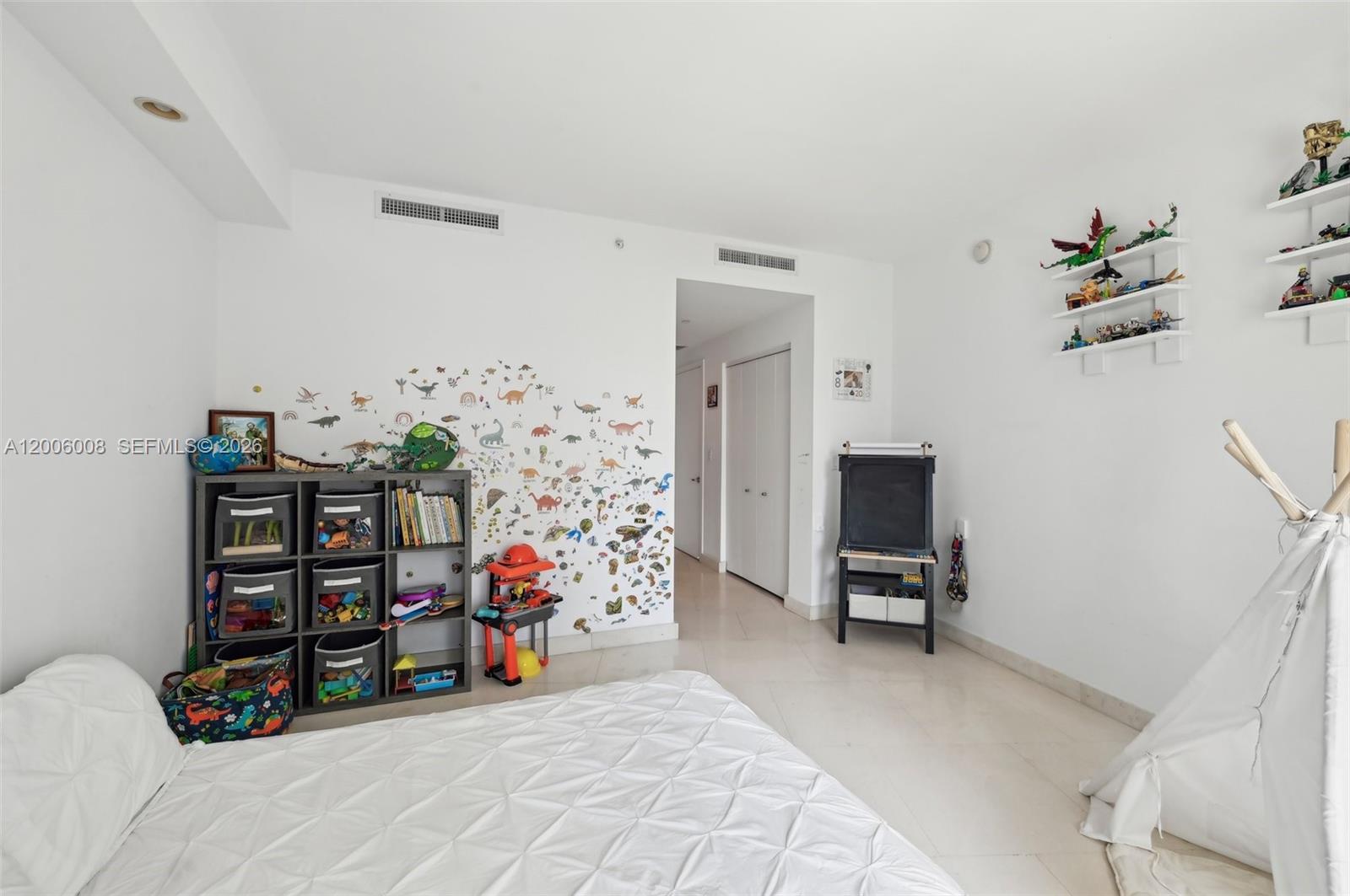 901 Brickell Key Boulevard, Unit 1009 Miami, FL 33131 - Photo 19 of 33