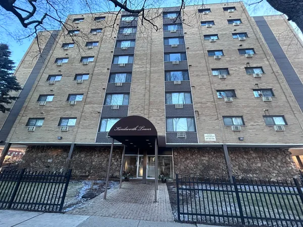 $2,650 | 110 North Kenilworth Avenue, Unit 1F, Oak Park, IL 60301