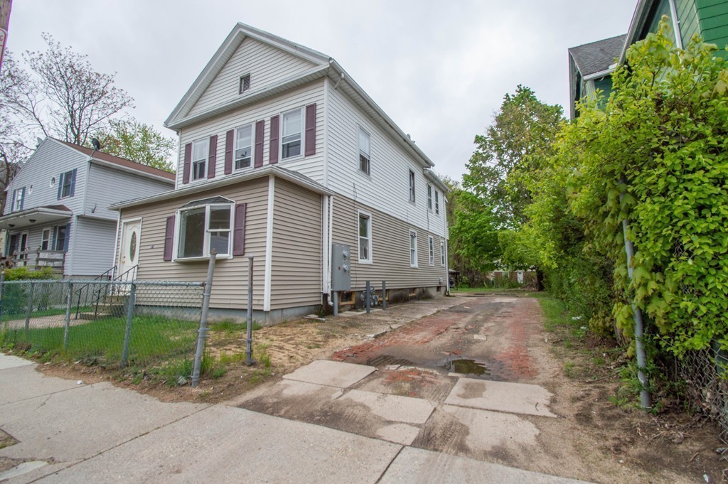 97 Tyler Street Springfield, MA 01109 - Photo 8 of 10