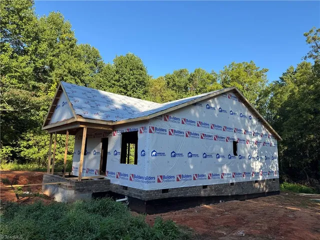 5516 Cedarbrook Road, Jonesville, NC 28642