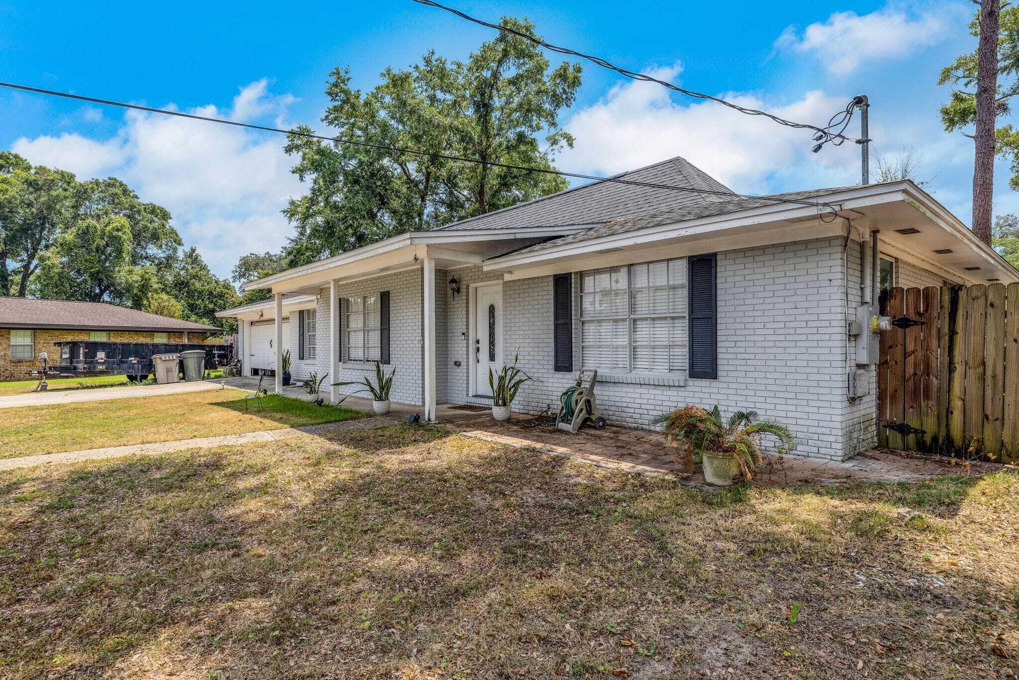 8435 Ridgefield Road Pensacola, FL 32514 - Photo 4 of 32 PHOTO-2024-08-24-12-38-50