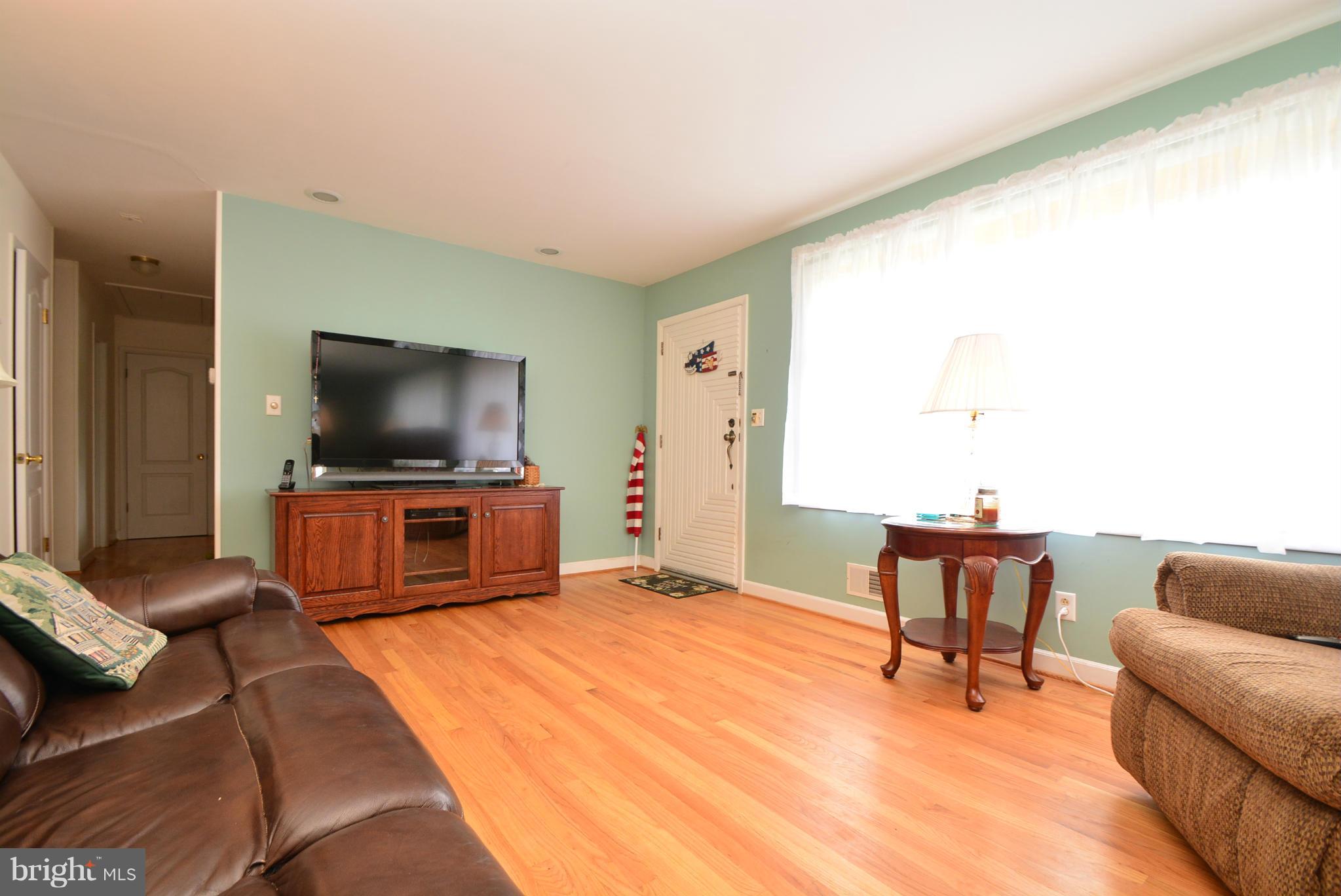 4101 Lochcarrow Road Baltimore, MD 21236 - Photo 2 of 18 Living Room