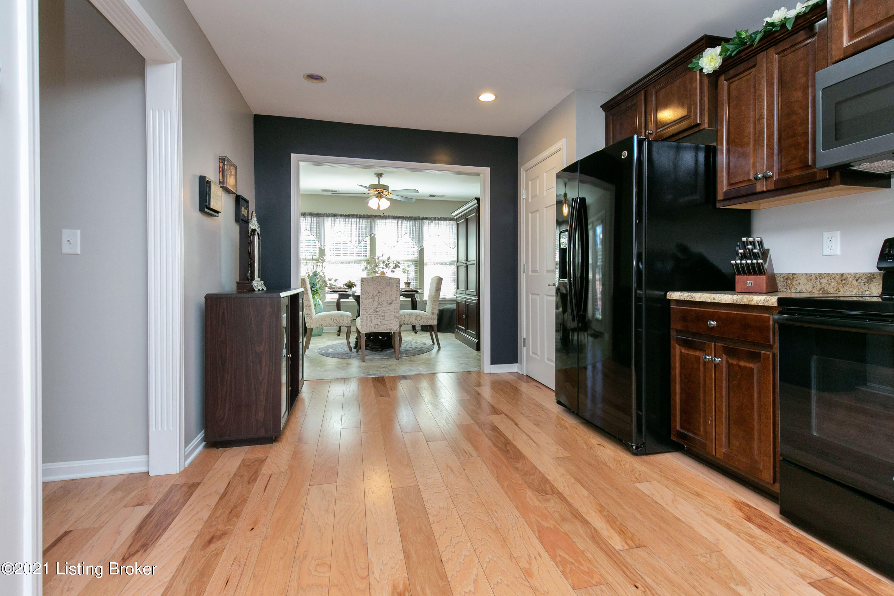 6519 Renate Road Louisville, KY 40291 - Photo 12 of 28 6519 Renate Rd