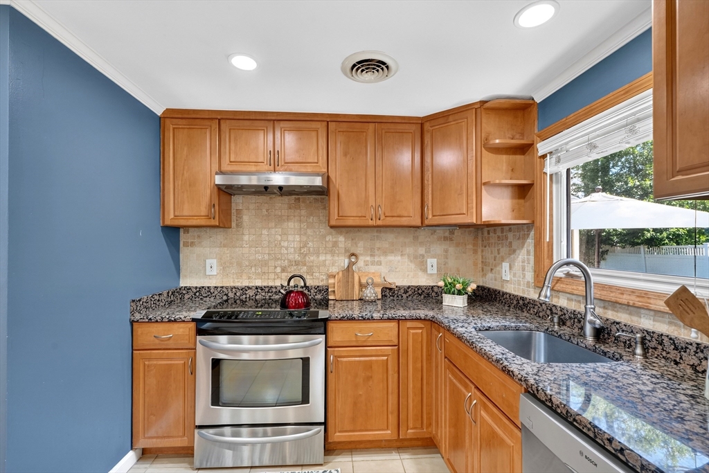 32 Bobolink Road Wellesley, MA 02481 - Photo 17 of 42