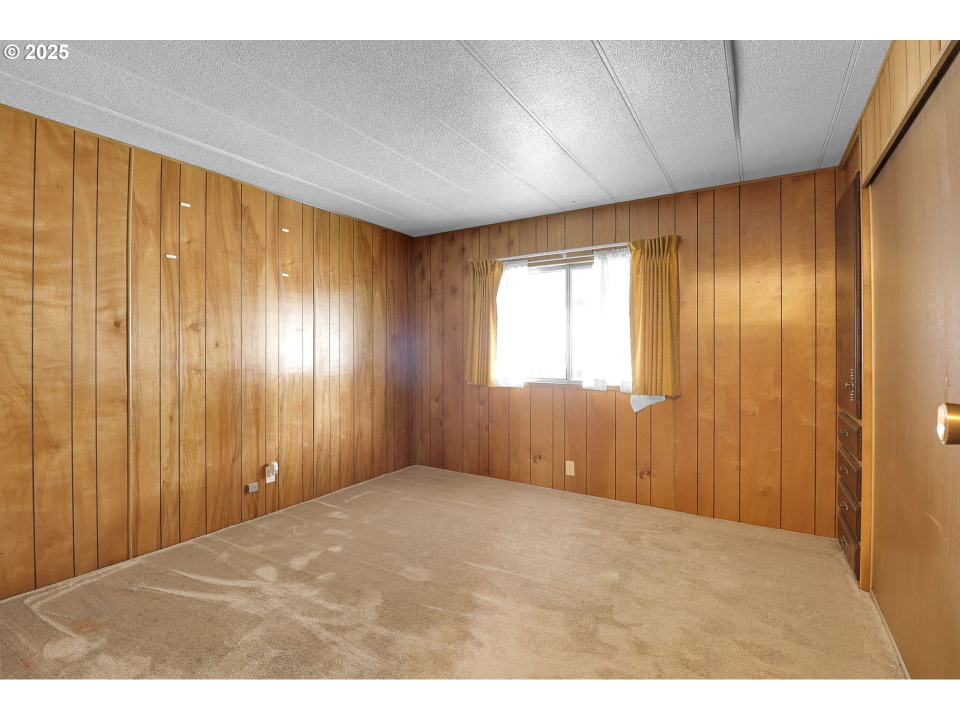 3900 Coburg Road, Unit 59 Eugene, OR 97408 - Photo 14 of 30 a view of an empty room with a window