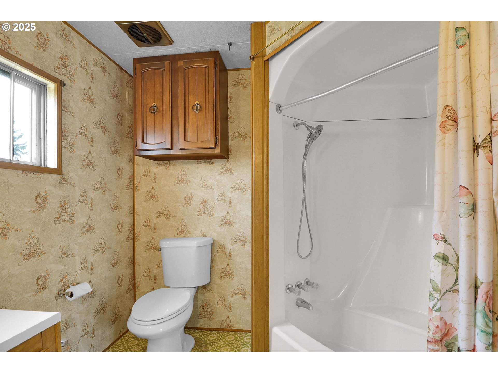 3900 Coburg Road, Unit 59 Eugene, OR 97408 - Photo 20 of 30 a bathroom with a toilet and a shower