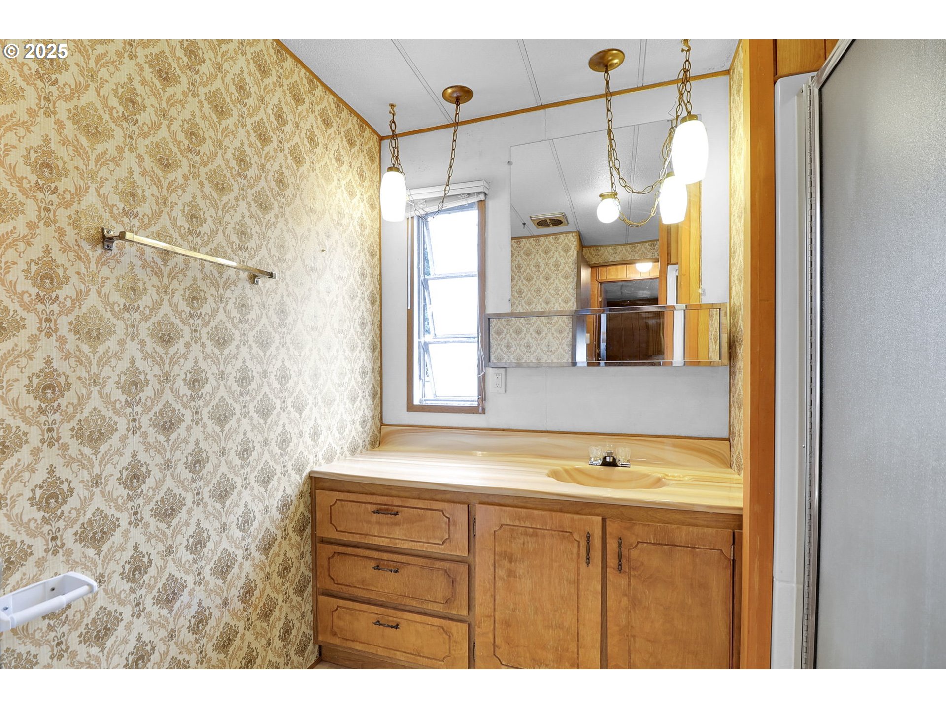 3900 Coburg Road, Unit 59 Eugene, OR 97408 - Photo 22 of 30 a bathroom with a sink and a mirror