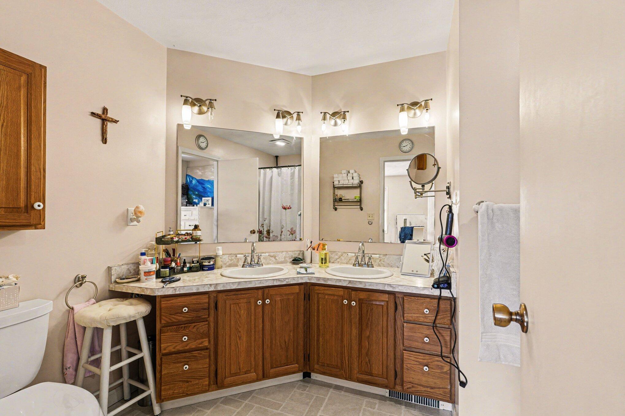 8392 Huff Road Battle Creek, MI 49017 - Photo 10 of 23 primary bath 1
