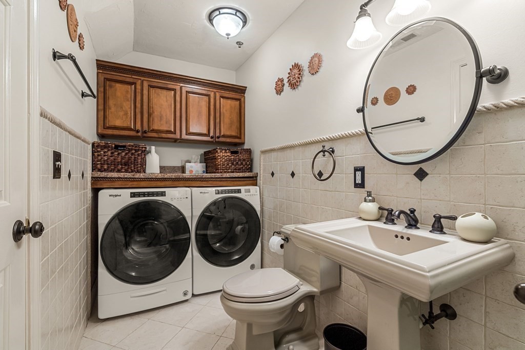 10 Forrester Street, Unit 2 Salem, MA 01970 - Photo 30 of 40 a bathroom with a sink and a mirror