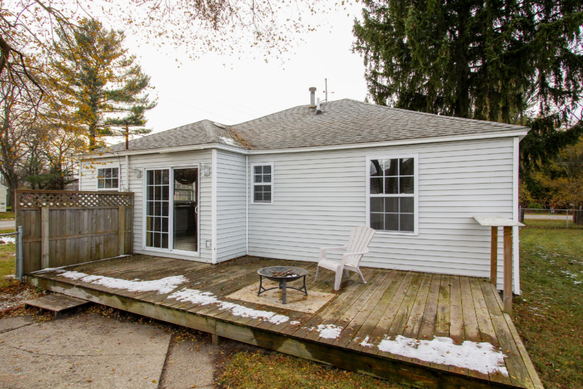 1486 South Walker Road Muskegon, MI 49442 - Photo 17 of 24 018-Deck-3464737-medium